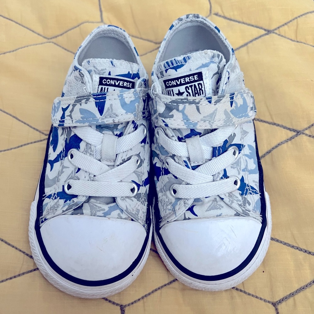 Converse shark toddler kids shoe - size 7